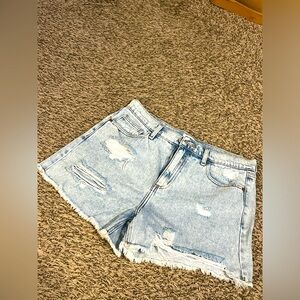 Cello Light Wash Jean short